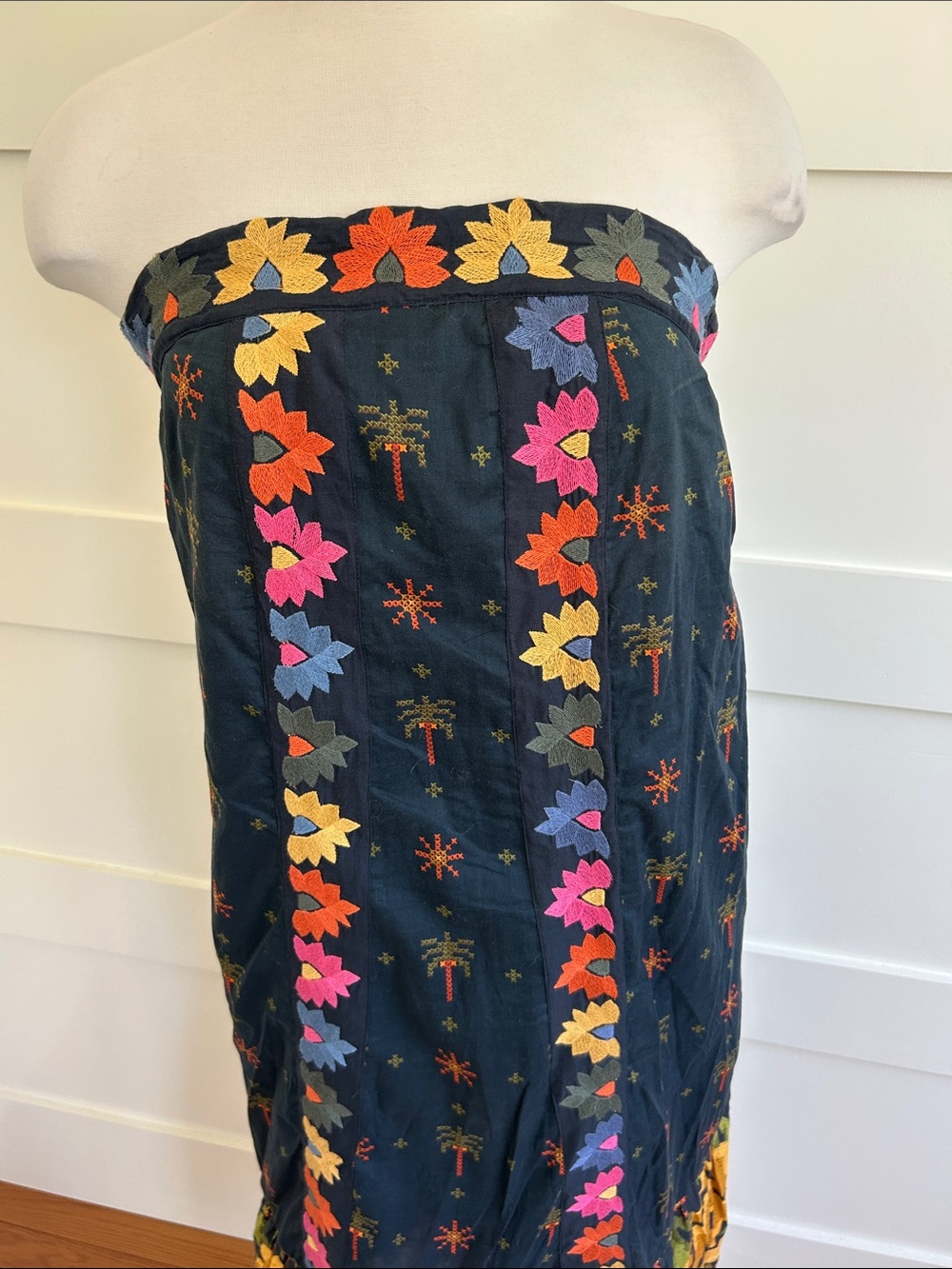 FARM Rio - Folklore Black Strapless Maxi Dress with embroidery and vibrant desig - Picture 7 of 12
